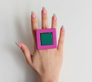 Anello quadro ciclamino e verde