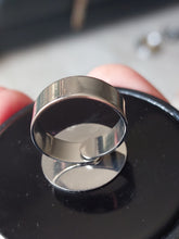 Carica l&#39;immagine nel visualizzatore di Gallery, Cuore 3d fuxia su piatto nero