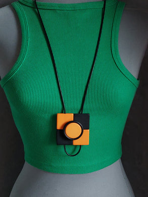 Collana Squid game arancio e nero opaco