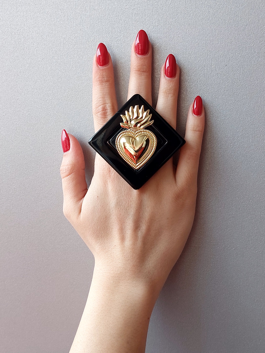 Anello rombo cuore sacro oro