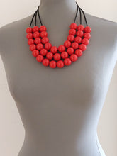 Carica l'immagine nel visualizzatore di Gallery, Collana Cleopatra rosso rossetto