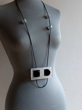 Carica l'immagine nel visualizzatore di Gallery, Collana smile glitter argento