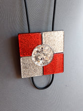Carica l'immagine nel visualizzatore di Gallery, Collana squid game argento e rosso glitter