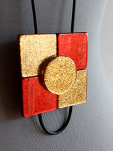 Carica l'immagine nel visualizzatore di Gallery, Collana squid game rosso e oro glitter