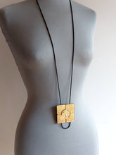 Carica l'immagine nel visualizzatore di Gallery, Collana squid game oro