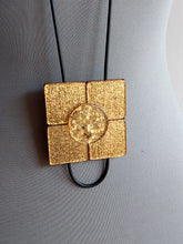 Carica l'immagine nel visualizzatore di Gallery, Collana squid game oro