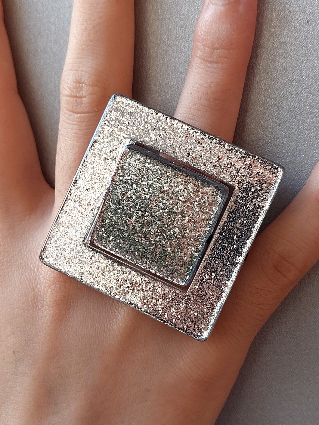Anello quadro argento glitter
