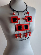 Carica l'immagine nel visualizzatore di Gallery, Collana splash rosso glitter e nero