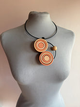 Carica l'immagine nel visualizzatore di Gallery, Collana slim due mondi beige e salmone