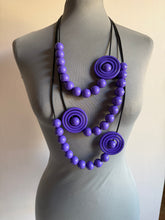 Carica l'immagine nel visualizzatore di Gallery, Collana prime viola