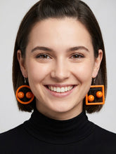Carica l'immagine nel visualizzatore di Gallery, Orecchini gemelli diversi arancio