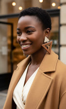 Carica l&#39;immagine nel visualizzatore di Gallery, Orecchini tria avorio e caramello