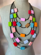 Carica l'immagine nel visualizzatore di Gallery, Collana Noodles piatta multicolore