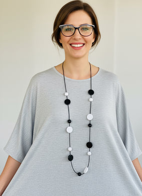 Collana punto e virgola black&white 2025