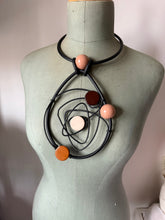 Carica l'immagine nel visualizzatore di Gallery, Collana Le Pera i colori della terra marrone ,avorio,beige,cammello