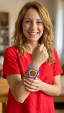 Carica l'immagine nel visualizzatore di Gallery, Bracciale multicolor cuore rosso