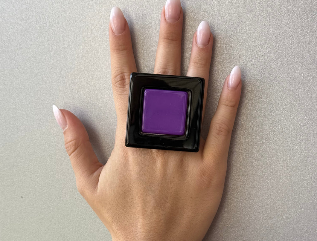 Anello quadro nero e viola
