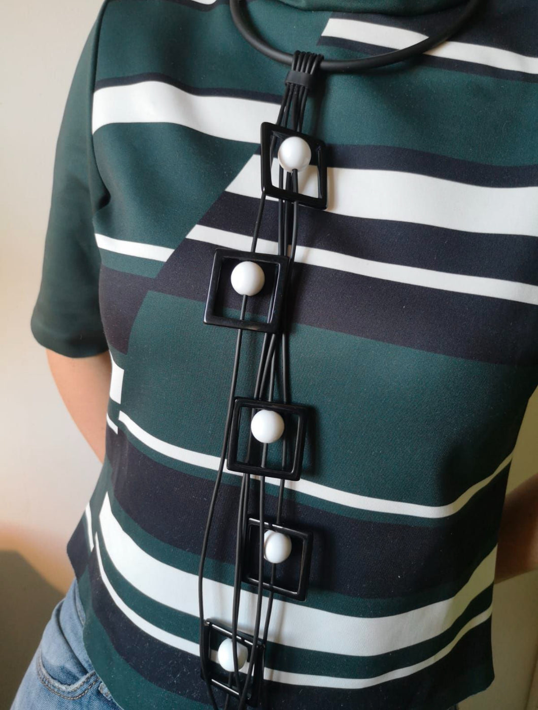 Collana pendolo quadro nero e Ball bianca