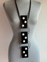 Carica l&#39;immagine nel visualizzatore di Gallery, Collana Domino Bianco e nero