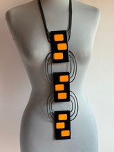 Carica l'immagine nel visualizzatore di Gallery, Collana Hypnotic arancio