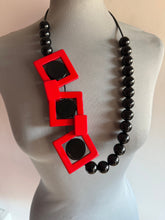 Carica l&#39;immagine nel visualizzatore di Gallery, Collana Escalation nero e rossa 2.0