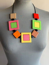 Carica l'immagine nel visualizzatore di Gallery, Collana train multicolor