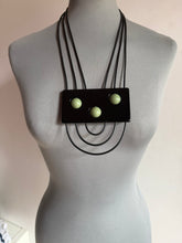 Carica l'immagine nel visualizzatore di Gallery, Collana Robot verde