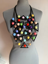 Carica l'immagine nel visualizzatore di Gallery, Collana Noodles triangolo multicolore