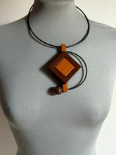 Carica l&#39;immagine nel visualizzatore di Gallery, Collana Reset marrone e cammello