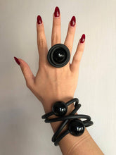 Carica l'immagine nel visualizzatore di Gallery, Parure due balls flowers total black
