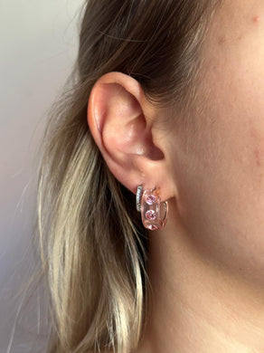 Orecchino rosa trasparente