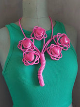 Carica l'immagine nel visualizzatore di Gallery, Collana Lady  rose Barbie