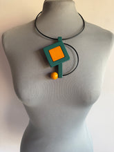 Carica l'immagine nel visualizzatore di Gallery, Collana Ocrangina verde e giallo 🪿