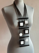 Carica l&#39;immagine nel visualizzatore di Gallery, Collana Pica Black &amp; White