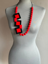 Carica l'immagine nel visualizzatore di Gallery, Collana escalation rosso rossetto