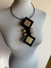 Carica l'immagine nel visualizzatore di Gallery, Collana Revenge nero e oro glitter