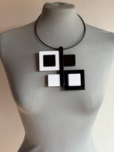 Carica l'immagine nel visualizzatore di Gallery, Collana Pitagora bianco e nero