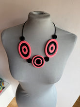 Carica l'immagine nel visualizzatore di Gallery, Collana cat rosa nero