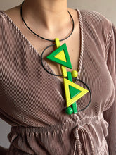 Carica l'immagine nel visualizzatore di Gallery, Collana Re Wind giallo verde