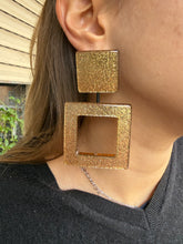 Carica l&#39;immagine nel visualizzatore di Gallery, Orecchino punto quadro oro glitter