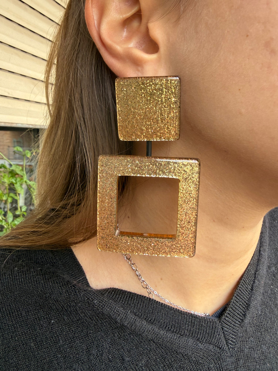 Orecchino punto quadro oro glitter