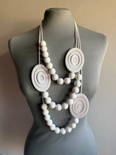 Carica l'immagine nel visualizzatore di Gallery, Collana big time total white