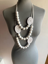 Carica l'immagine nel visualizzatore di Gallery, Collana big time total white
