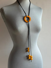 Carica l&#39;immagine nel visualizzatore di Gallery, Collana golf ocra