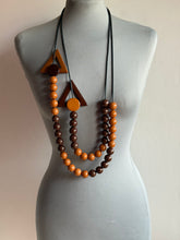 Carica l&#39;immagine nel visualizzatore di Gallery, Collana inversione di marcia marrone e caramello