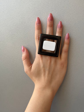 Anello bianco e nero