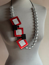 Carica l'immagine nel visualizzatore di Gallery, Collana escalation rosso glitter e argento glitter