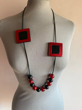Carica l'immagine nel visualizzatore di Gallery, Collana smile rosso glitter e nero