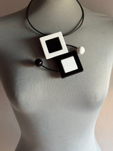 Carica l'immagine nel visualizzatore di Gallery, Collana Switch black e White
