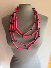 Carica l'immagine nel visualizzatore di Gallery, Collana cannuccia Fuxia